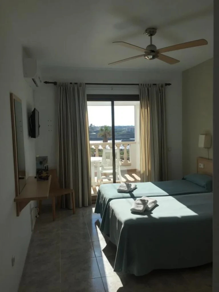 cheap hostal sa prensa ciutadella