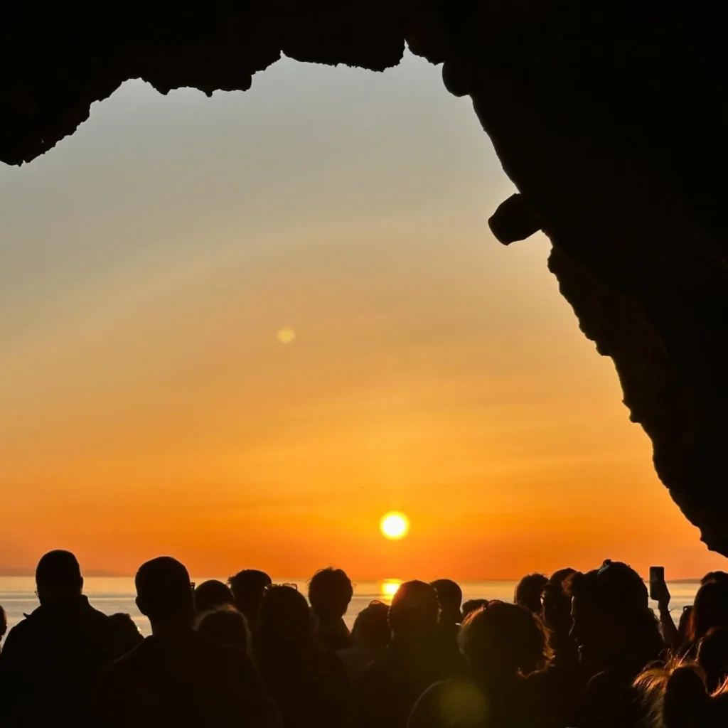 cova den xoroi sunset menorca