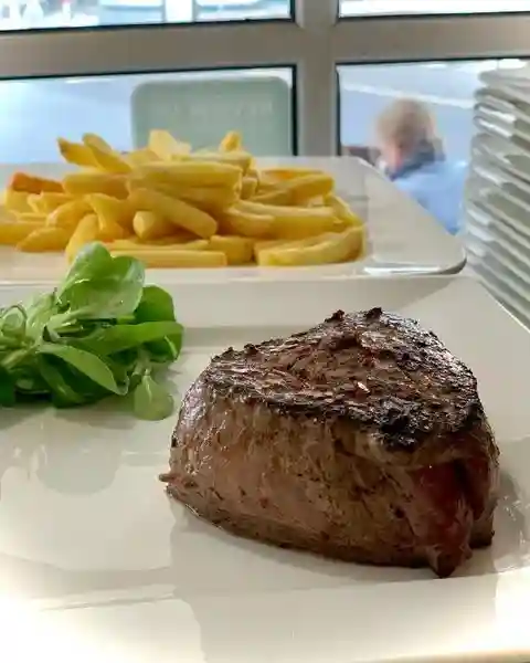 nikkis restaurant es castell