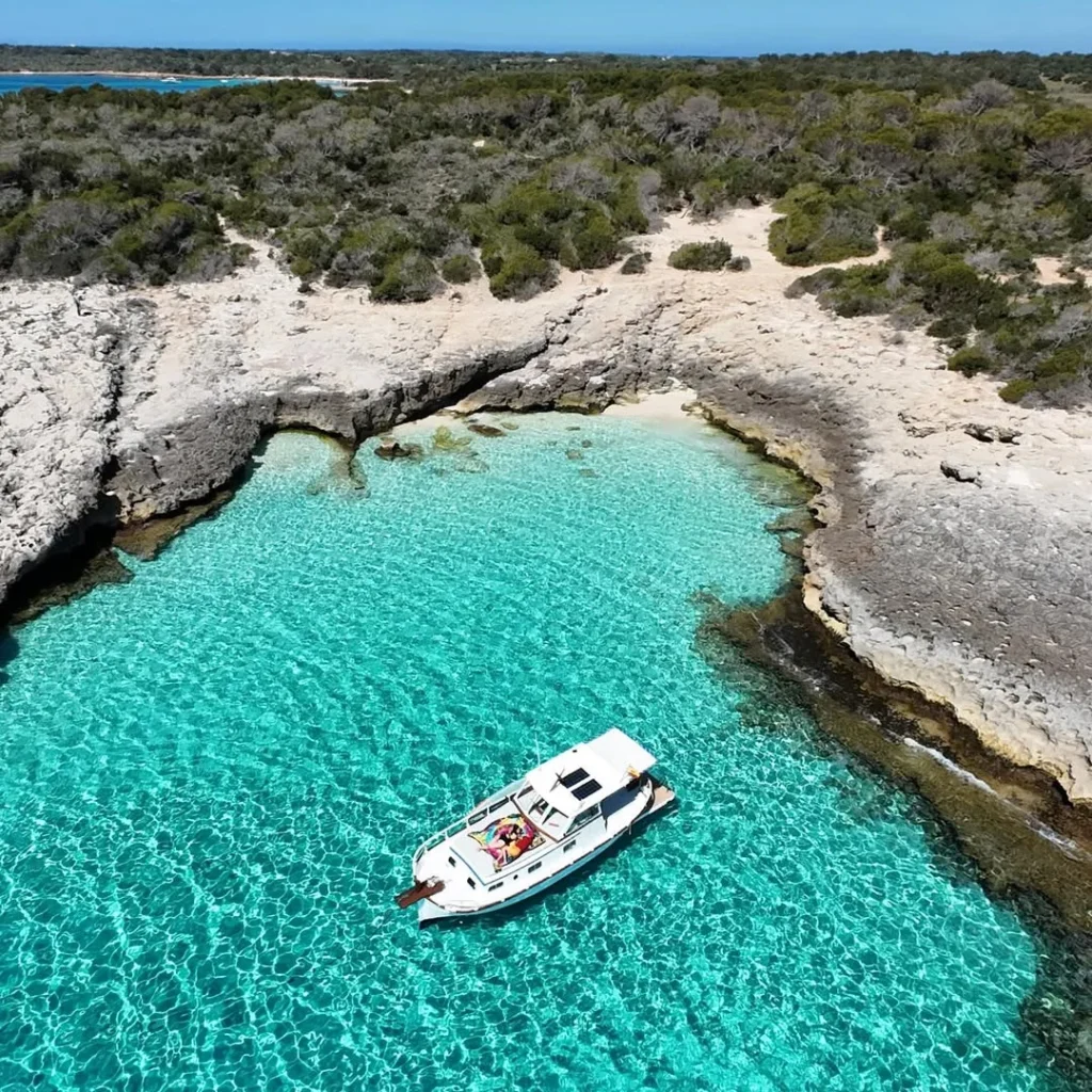 renting boat cala galdana