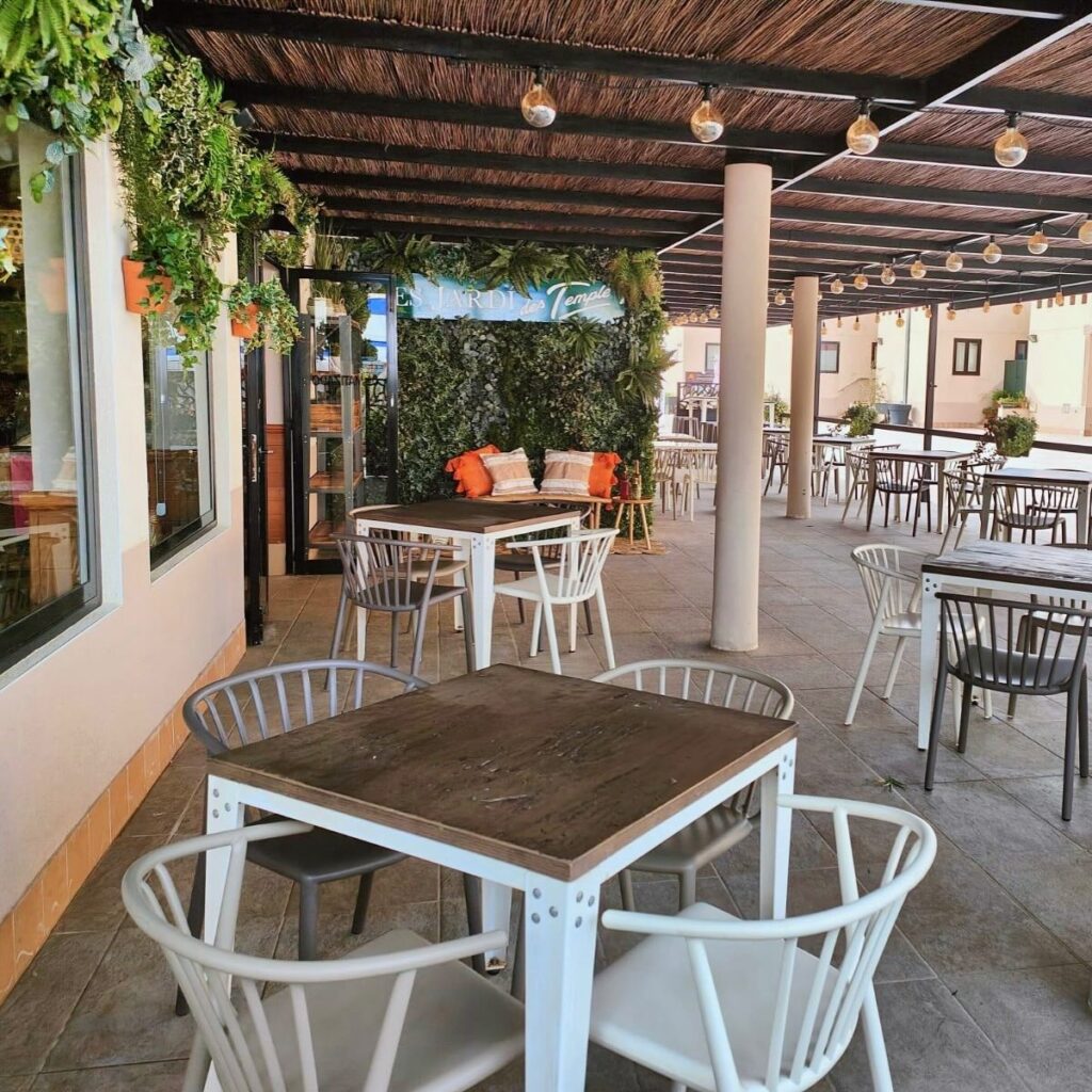 es jardi des temple restaurant son bou